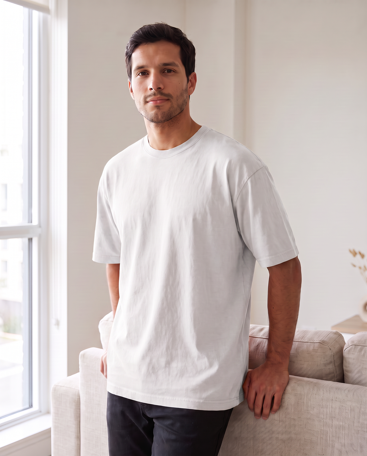 Remera oversize de hombre color blanco en interior