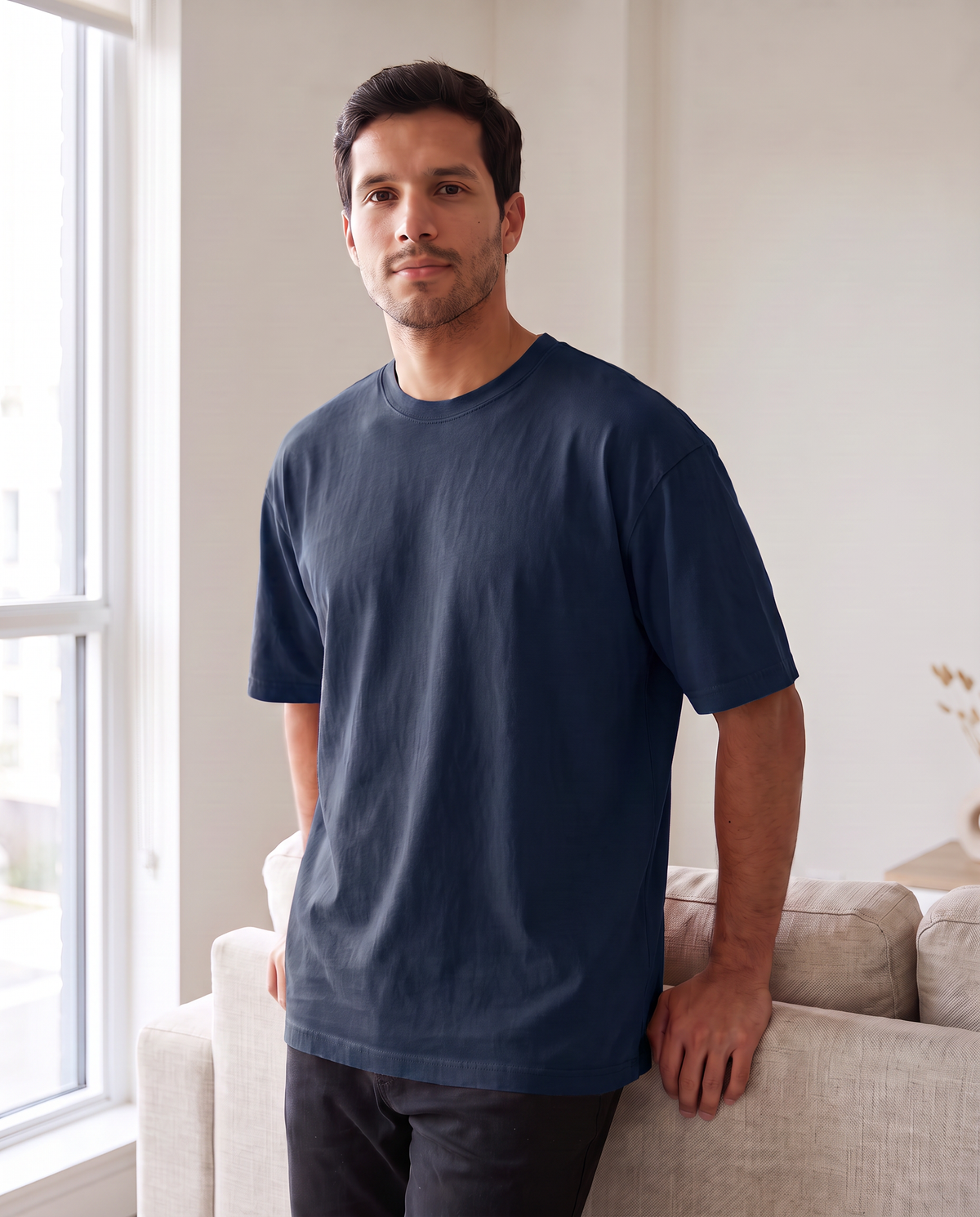 Remera oversize de hombre color azul en interior