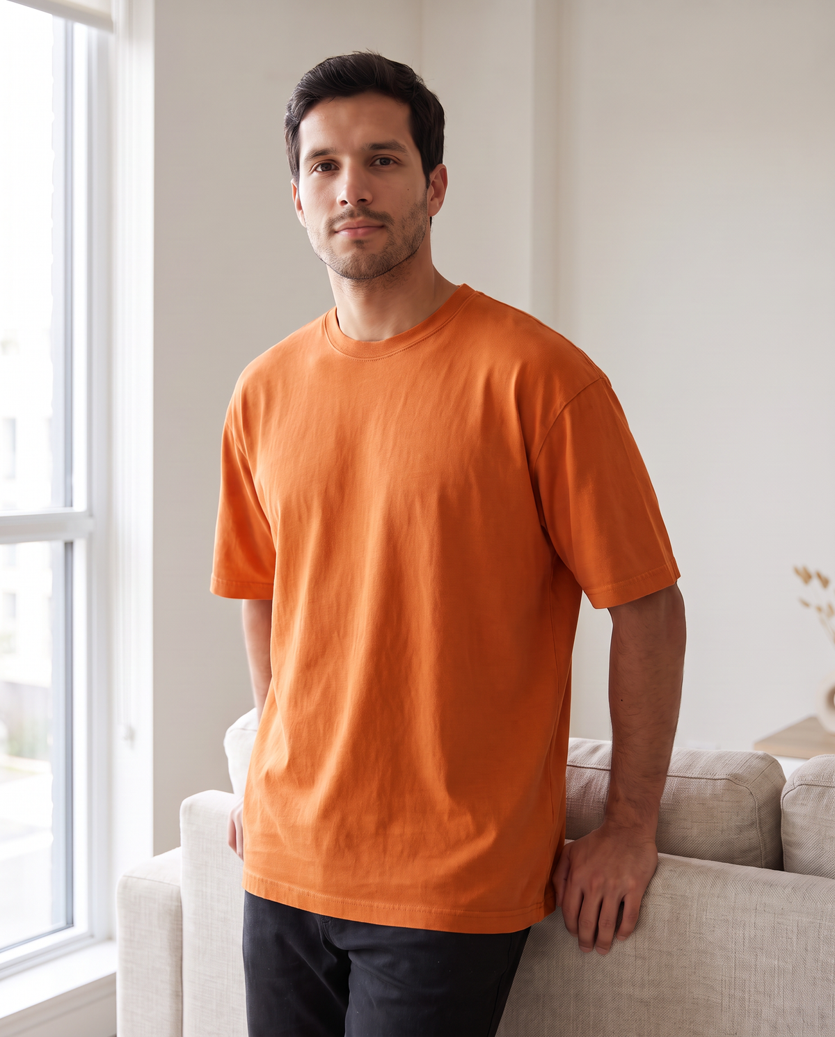Remera oversize de hombre color naranja en interior